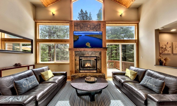 Tahoe Paradise House | Crystal Pines Lodge - Hot Tub, Dogs Welcome, and More