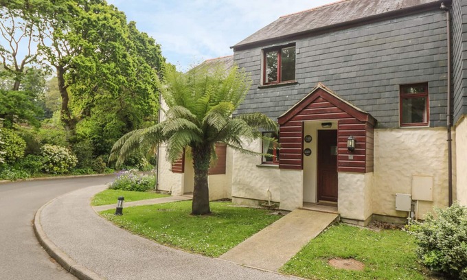 Falmouth House | CUCKOO'S COTTAGE, pet friendly in Falmouth