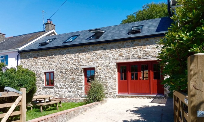 Haverfordwest House | Cuddfan Fach - Stunning barn conversion Nr the Pembrokeshire Coast Path