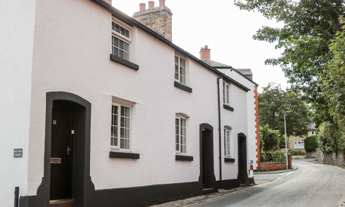 Llangollen Cottage | CUDDFAN, pet friendly, character holiday cottage in Llangollen