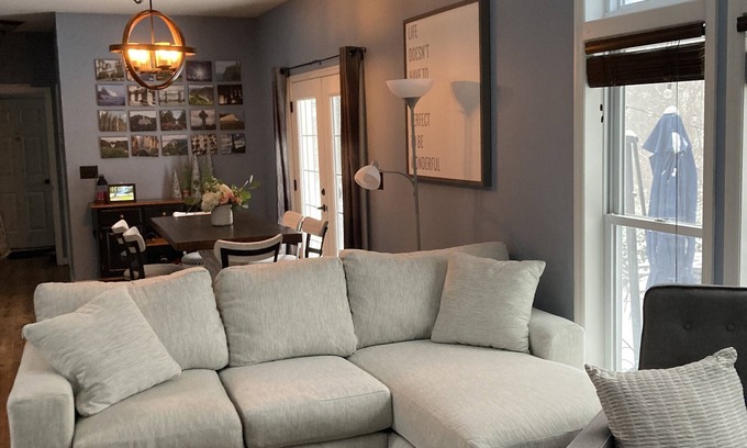 Ballston Spa House | Cul de Sac family setting less than 10 miles to Saratoga Race Track