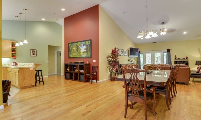 Guerneville House | Culture Blend ~ Great Group Getaway, Hot Tub, River Access, Game Room, BBQ!