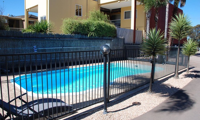 Lakes Entrance Hotel | Cunningham Shore Motel
