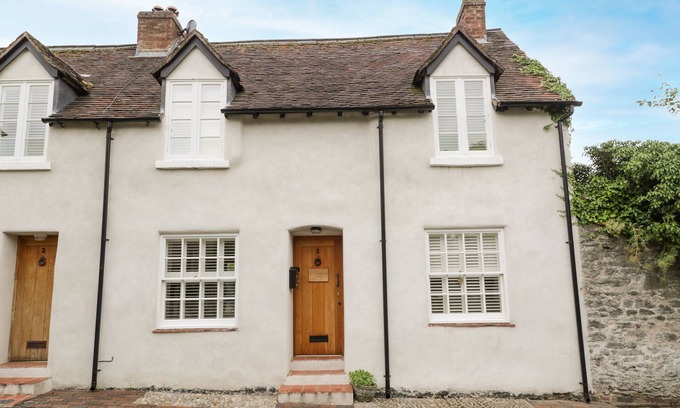 Much Wenlock Cottage | CURLY'S COTTAGE, with open fire in Much Wenlock