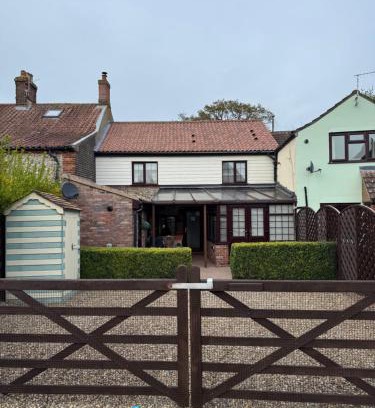 West Runton House | Custard Cottage West Runton Special 1 bedroom rate for couples
