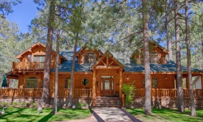 Pinetop Cabin | Custom Cabin on Golf Course - Don't Miss Out!