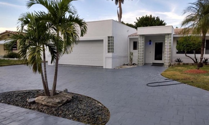 Lighthouse Point House | CUSTOM LUXURY POOL HOME 4 BD/ 3.1 BA