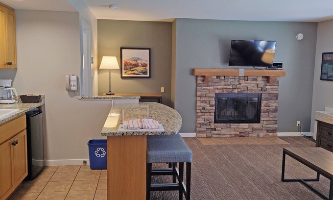 Bend Condo | Cute 1 Bedroom, 1 Bath Unit at Seventh Mountain Resort - 611