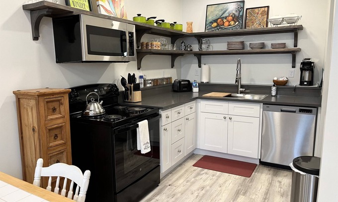 Creswell House | Cute 1 bedroom "Ohana" 10 miles from Eugene