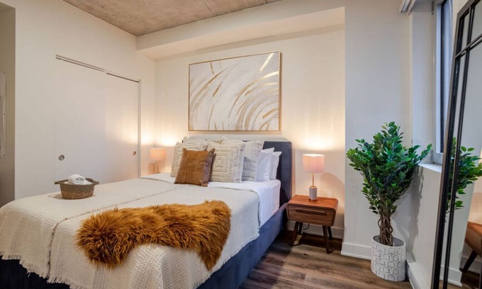 Shaughnessy Village Apartment | Cute 1BDR Apt; Ste-Catherine - MTL Live Spot