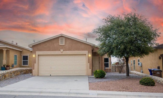 Las Cruces House | Cute 3 Bedroom Home in Las Cruces, N.M - (Near Hwy 70 & I-25)