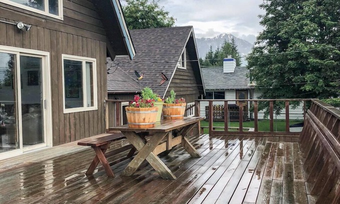 Seward Apartment | Cute accommodation in downtown Seward. Walking distance from Sea Life Center.