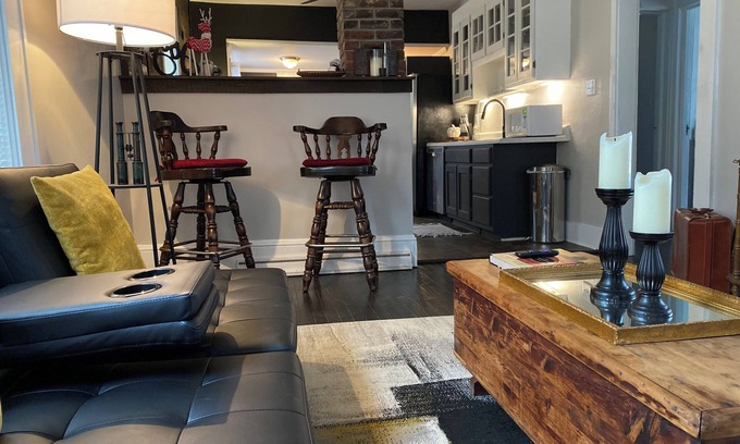 Roanoke House | Cute and Charming 2-bedroom home Self check-in close to DownTown