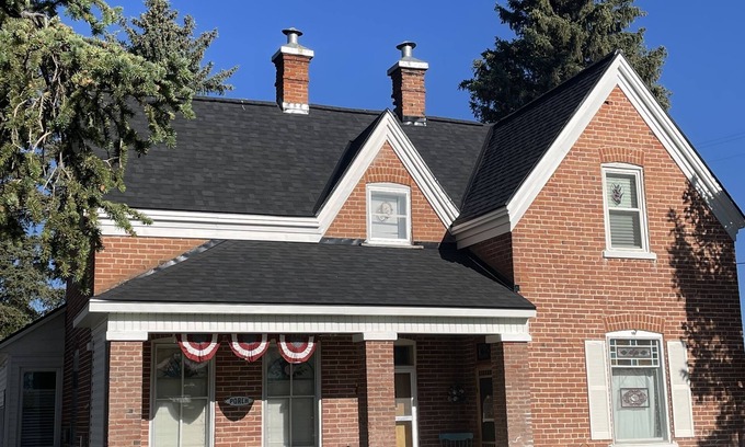 Panguitch House | Cute and Cozy Clover House-Sleeps six comfortably!