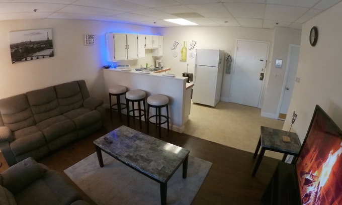 Beverly Apartment | Cute apartment in the heart of downtown Beverly