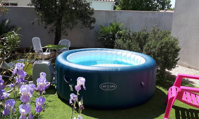 Velleron Apartment | Cute apartment with Jacuzzi and private garden