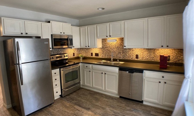 Southwest Raleigh House | Cute corner townhouse near Raleigh, Cary and NC State