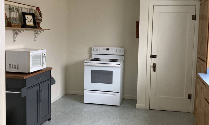 Baker City House | Cute Cottage Steps from Historic Downtown