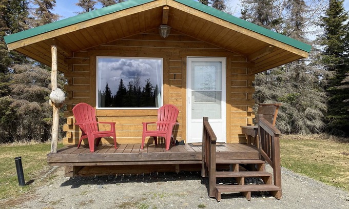 Kenai Cabin | Cute & Cozy Cabin @ Moose Tracks Lodging