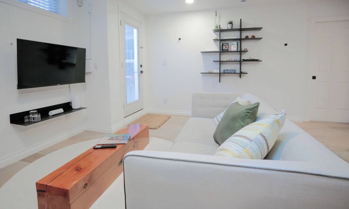 Kerrisdale House | Cute Executive Basement Suite