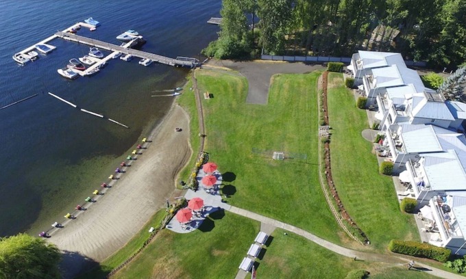 Shawnigan Lake Resort | Cute Lake-side Condo at Shawnigan Lake Beach Resort