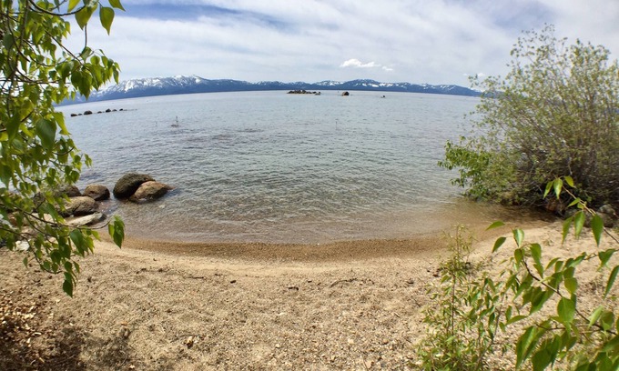 Lincoln Park Cabin | Cute Mountain Cabin Close to Lake w/Neighborhood Beach Across the Street - 4 ppl