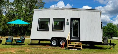 Georgia Coast House | Cute Tiny House with Fire Pit in Danville, Georgia for Relaxing Glamping Escapes in Nature