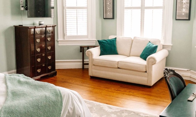 Edenton Bed & Breakfast | Cutlass Room - Captain's Quarters Inn, Downtown Historic Edenton