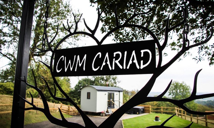 Newcastle-on-Clun Cabin | Cwm Cariad - Shepherds Hut with Hot Tub Sleeping 2 guests, Pet Friendly
