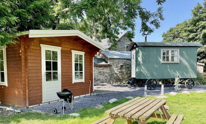 Cwmtirmynach Cottage | CWT TYDDYN, pet friendly, with open fire in Cerrigydrudion