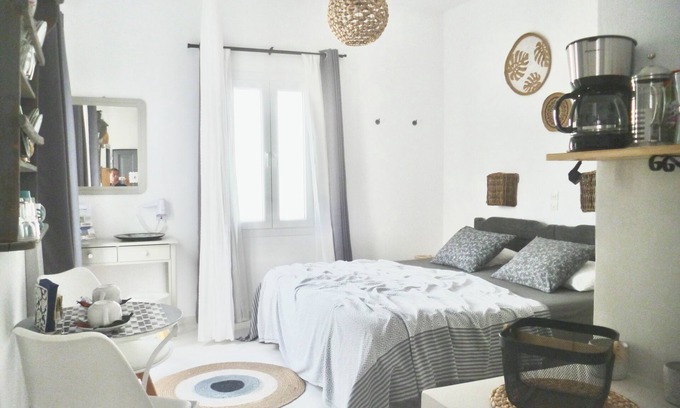 Paros Apartment | Cycladic studio, 2 people with balcony in Parikia: 300m from Livadia-Beach