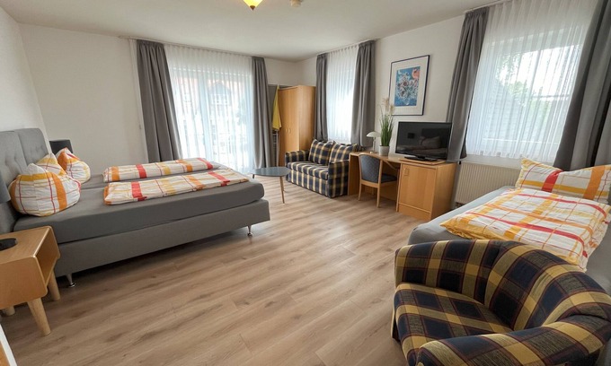 Pleinfeld Apartment | Cyclist-friendly apartment, 1st floor (42sqm), with south-facing balcony and separate kitchen