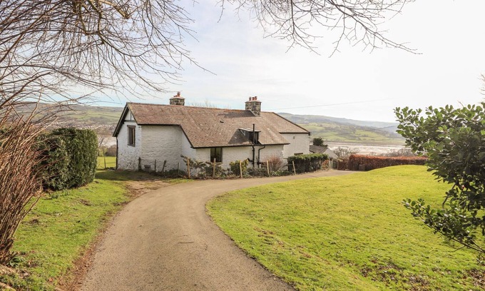 Conwy Cottage | CYMRYD UCHAF, pet friendly, character holiday cottage in Conwy