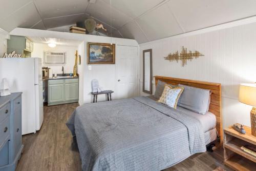 Oil City House | Cypress Chaletcaddo Lake Cabin 4 With Kayaks!