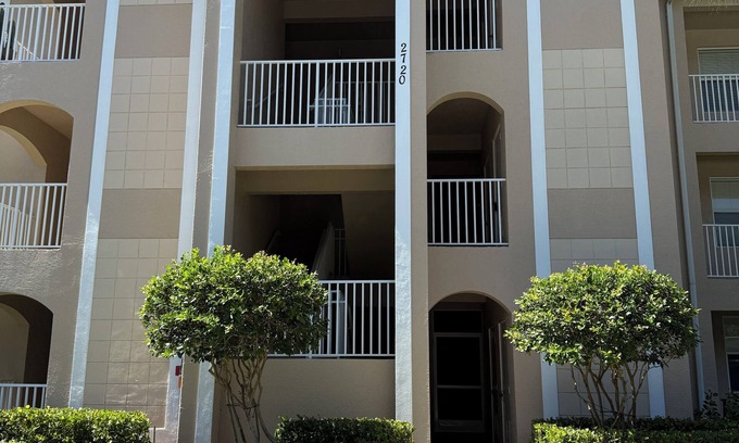 Naples Condo | Cypress Woods Golf & Country Club, Beautiful 2 Bed/2Bath Condo, 1st Floor