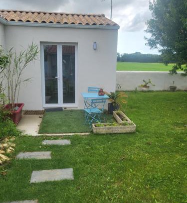 Sainte-Soulle House | Dépendance avec place de parking