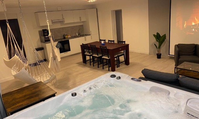 Quartier Vieux Marche-Cathedrale Apartment | Détente absolue - Jacuzzi, billard, ping-pong - 041