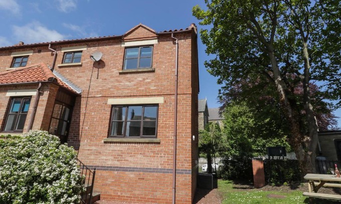 Ruswarp House | Dabbling Ducks