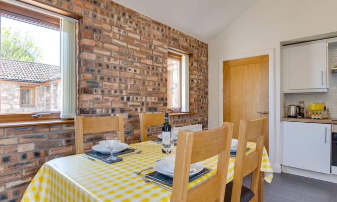 Llanrhidian Higher House | Daffodil Cottage - Two Bedroom House, Sleeps 4