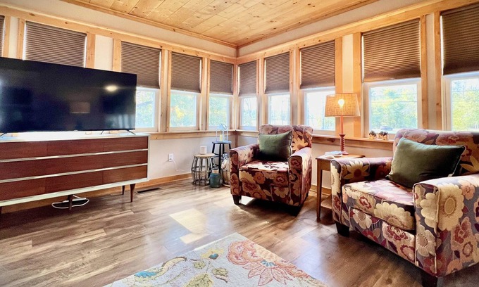 Grafton House | Dagget Hollow- Mississippi Suite