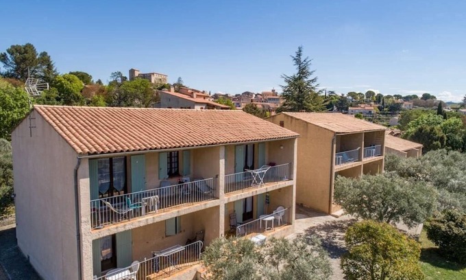 Greoux-les-Bains Apartment | Dahlia Lou Cigaloun Ana Location