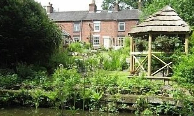 Leek Cottage | Daisy Cottage In The Beautiful Churnet Valley close to Alton Towers