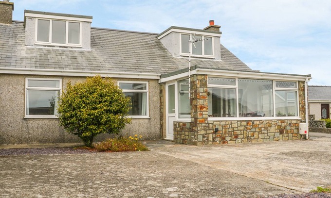 Rhiw House | DALAR DEG, family friendly, with a garden in Aberdaron