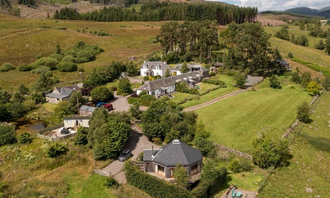 Blairgowrie Cottage | Dalnoid Cottages & Treehouses
