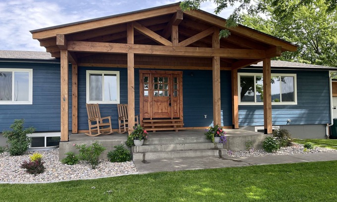 Coeur d'Alene House | Dalton Gardens Home with a view