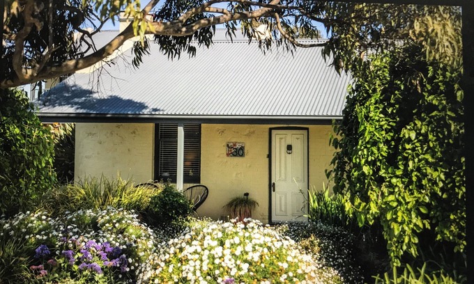 Bonney Cottage | Dalton on the Lake - Bed and Breakfast on the Lake