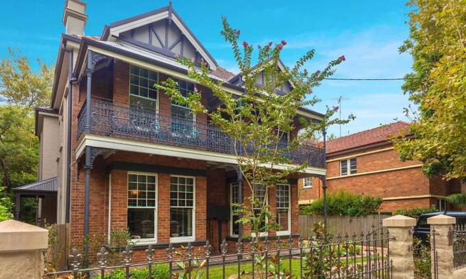 North Sydney Hotel | Dalziel Lodge