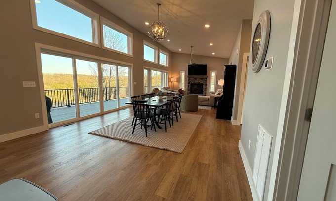 Oakland House | Dam View Vista-Exceptional Lake View-5 BR-King Beds, Dam View Vista-Lake View-King Beds With Luxury