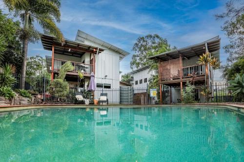Agnes Water House | Damia Villa 2 Agnes Water - pool, walk to beach, air conditioned