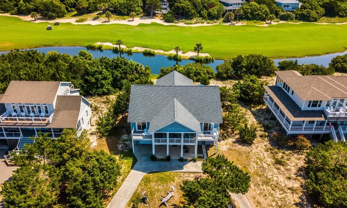 Bald Head Island House | Dancin' In The Moonlight on the 17th Hole of the BHI Club Golf Course !
